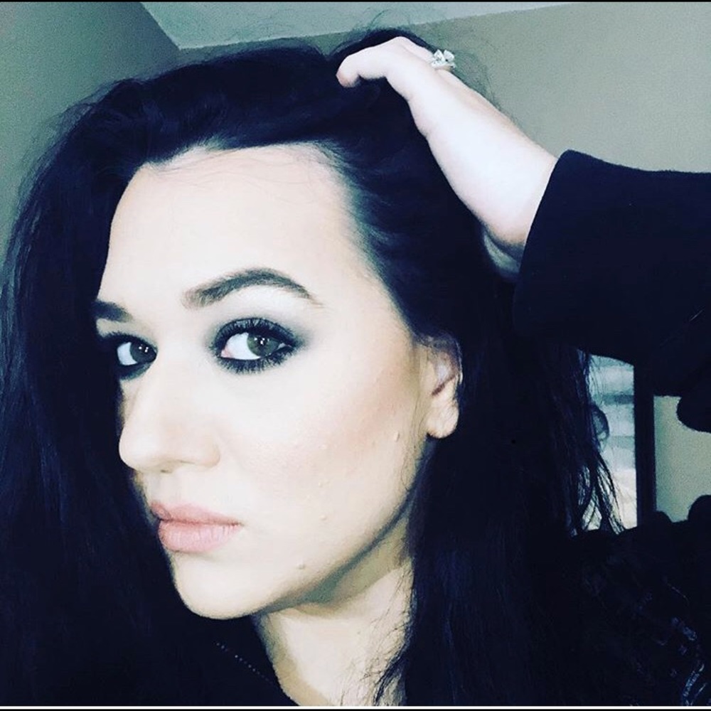 Meet your Posher, Caitlyn